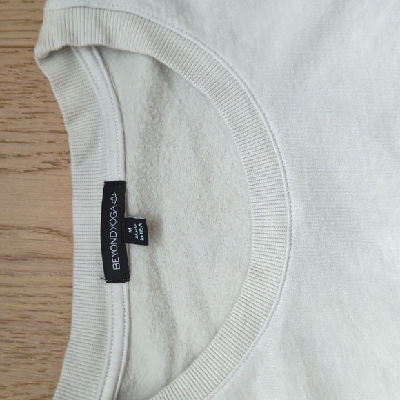 BNWT Beyond Yoga Grey Tie Dye Cropped Sweatshirt Size M - Picture 5 of 9